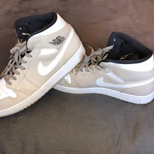 Jordan 1 Desert Sand (Mid)